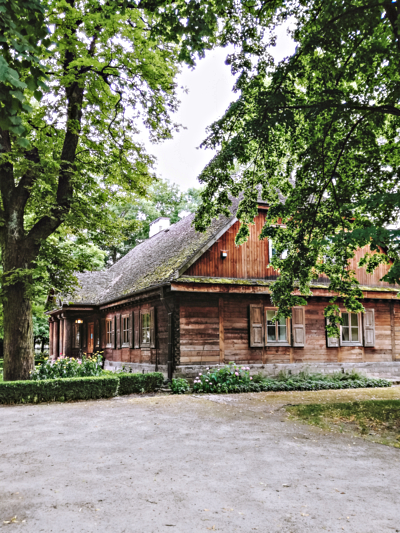 Dwór Modrzewiowy w Radziejowicach