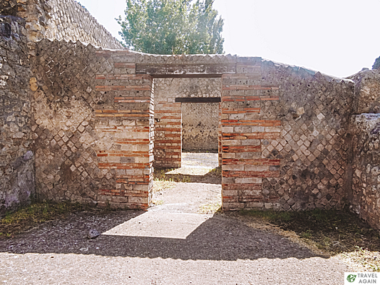 Pompeje - mniej zachowane ściany domostw