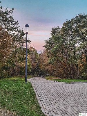 Na Kopiec prowadzą schody godziny W