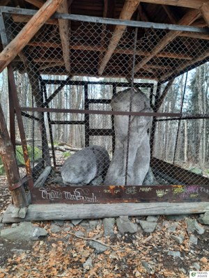 Ślęża - rzeźby kultowe - Panna z rybą i Niedźwiedź